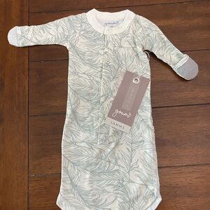 NWT - Goumi 24 HOUR CONVERTIBLE
GOWN